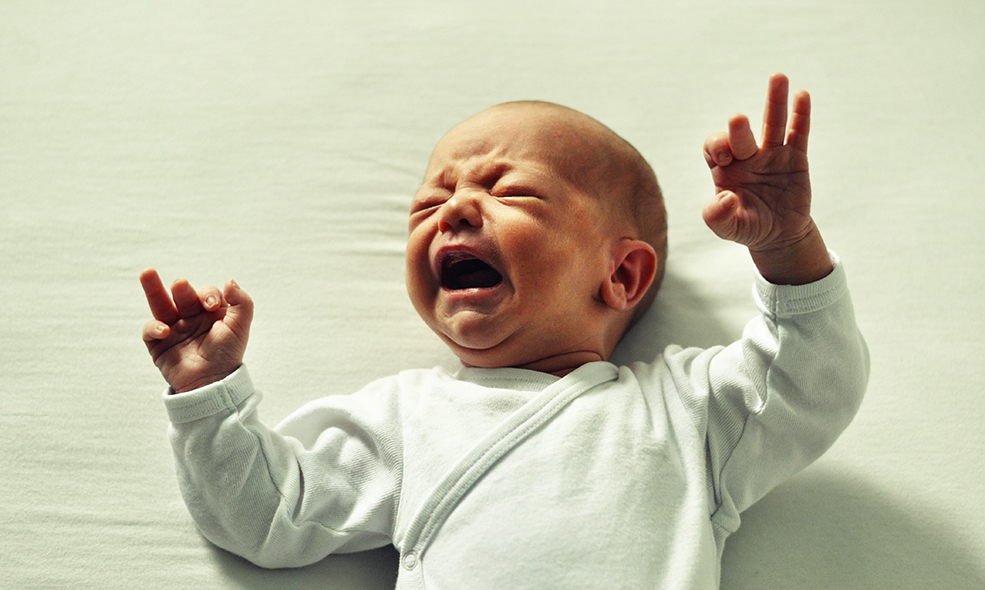 Les pleurs de bébé sont parfois difficiles à comprendre, le reflux gastro-oesophagien est souvent une de leurs causes